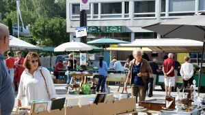 Antalet försäljare har varit fler i sommar på Ekenäs torg. Ekenäs torg en sommardag.