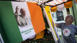 Franciskus tros inte få ett så entusiatiskt mottagande som Johannes Paulus den andre år 1979 då tre fjärdedelar av irländarna såg påven med egna ögon Franciskus tros inte få ett så entusiatiskt mottagande som Johannes Paulus den andre år 1979 då tre fjärdedelar av irländarna såg påven med egna ögon