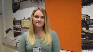 Ellinor Johansson, första årets studerande med djurskötarexamen som grund. Ellinor Johansson studerar första året vid polisyrkeshögskolan i Tammerfors.