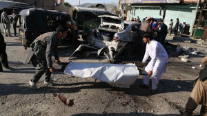 Haqqani-gruppen har utfört många blodiga terrorattacker i Afghanistan. Jalauddin Haqqani började tidigt använda självmordsbombare, något som terrorgrupper över hela världen har tagit modell av. Haqqani-gruppen har utfört många blodiga terrorattacker i Afghanistan. Jalauddin Haqqani började tidigt använda självmordsbombare, något som terrorgrupper över hela världen har tagit modell efter