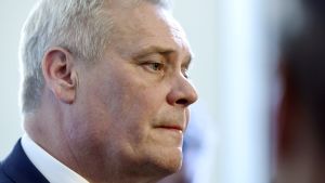 Socialdemokraternas Antti Rinne har gått ut med löften om omfattande jour i Vasa. Socialdemokraternas ordförande Antti Rinne i riksdagen den 27 september 2017.