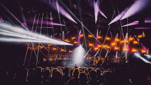 Classical Trancelations -konsertti keräsi tanssimusiikille vihkiytyneet ihmiset kuuntelemaan sinfoniaversioita suosikeistaan. Yleisöä Classical Trancelations -konsertissa