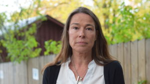 Jennifer Gammals brinner för utveckling. Därför känns det lite omotiverande att jobba kvar på rörfabriken i Hangö, som ska stänga. Porträttbild på Jennifer Gammals.