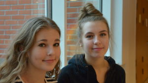 Cecilia Hedberg och Jessica von Flittner. Profilbild på två elever i S:t Olofsskolan i Åbo, Cecilia Hedberg och Jessica von Flittner.
