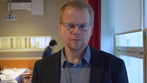 Mikael Luoma är jaktchef vid Finlands viltcentral. Viltchef Mikael Luoma vid Finlands viltcentral.
