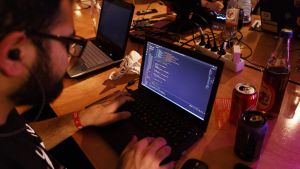 Kodning under evenemanget Hackathon vid Junction 2018 den 23 november i Esbo Kodning under evenemanget Hackathon vid Junction 2018 den 23 november i Esbo