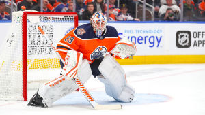 Mikko Koskinen spelade förra säsongen i KHL. Mikko Koskinen i Edmontons mål.