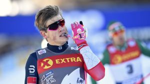Så länge Kläbo är med är det spännande på herrsidan. Johannes Hösflot Kläbo är överlägsen i sprint.