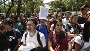 Studenter som deltog i demonstrationen utanför universitetet i Caracas onsdagen 30.1. Studenter som deltog i demonstrationen utanför universitetet i Caracas onsdagen 30.1.