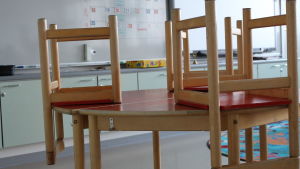 Precis som många andra kommuner är Vörå drabbat av offentliga byggnader med inneluftsproblem. Koskeby skola ersätts snart med en ny som ska stå klar till höstterminen 2020. Inarin koulu