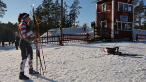 Malin Johansson efter målgången. Malin Johansson och Åsa Lindberg vid målgången.