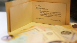 Inbjudningskort till Enni Soisalo och Taisto Ikävalkos bröllop i Åbo Domkyrka 14.9.1946, med fest efteråt på Rientola i Kärsämäki.