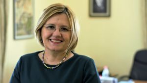 Parlamentets talman Vasilika Hysi. Vasilika Hysi, talman i parlamentet och medlem i det regerande socialistiska partiet.