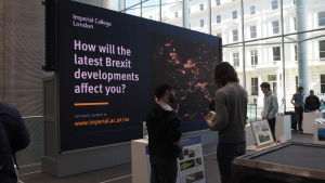 Brittiska universitet deltar aktivt i Brexit-debatten. Screen på Imperial College London