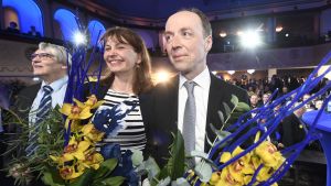 Sannfinländarnas partisekreterare Riikka Slunga-Poutsalo och partiordförande Jussi Halla-aho. Ossi Sandvik, partisekreterare Riikka Slunga-Poutsalo och partiledare Jussi Halla-aho.