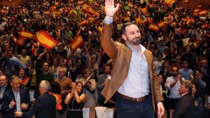 Ytterhögerpartiet Vox och dess ledare Santiago Abascal klättrar snabbt i enkäterna Ytterhögerpartiet Vox och dess ledare Santiago Abascal klättrar snabbt i enkäterna