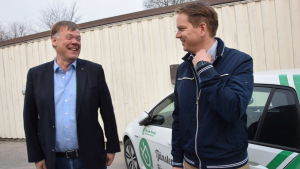 Björn Siggberg är ordförande för Ekenäs Energis styrelse. Frank Hoverfelt är bolagets vd. Björn Siggberg och Frank Hoverfelt.
