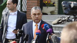 Viktor Orbans parti Fidesz tog över hälften av rösterna, men liberala utmanare gjorde bättre än väntat ifrån sig. Viktor Orban.