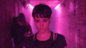 Det har gjorts båda svenska och amerikanska filmatiseringar av Millennium-böckerna som skrivits av Stieg Larsson och David Lagercrantz. Claire Foy som Lisbeth Salander i filmen 'The Girl in the Spider's Web: A New Dragon Tattoo Story' 2018