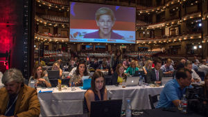 Elisabeth Warren fick mest uppmärksamhet vid debatten i Miami Elisabeth EWarren på storskärm i prewsrummet vid debatten i Miami.