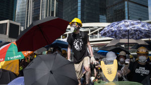 Demonstranterna har byggt barrikader på flera gator i centrala Hongkong Demonstranterna har byggt barrikader på flera gator i centrala Hongkong