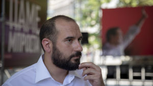 Syriza får bära hundhuvudet för krisen säger kandidaten Dimitris Tzanakopolous. Dimitris Tzanakopolous