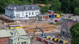 Underfarten tas i bruk sommaren 2020. Allt som allt ser Hangö stads kostnader nu ut att bli drygt 3,7 miljoner euro mot budgeterade drygt 3,3 miljoner. Tunnelbygge i Hangö