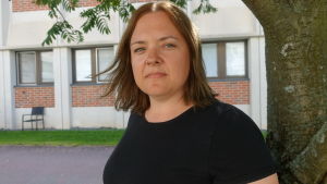 Teknik är också trygghet, säger tidigare hemvårdaren, klienthandledaren Jenni Klippa i Helsingfors. Tänk på trygghetsarmbandet, som utlöser larm, ifall något händer. Jenni Klippa arbetar som klienthandledare vid helsingfors stad. Hon har lång erfarenhet inom hemvården.