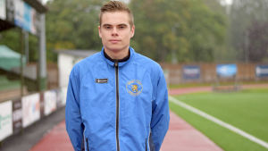Janec Jousmaa spelar som högerback i brigadlaget. Porträttbild på Janec Jousmaa.
