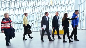 Statsministrarna från Norge Erna Solberg, Danmark Mette Frederiksen, Sverige Stefan Löfven, Finland Antti Rinne och Island Katrin Jakobsdottir samt regeringschefen för Grönland Kim Kielsen hörde till dem som träffades i Reykjavik på tisdag. Statsministrarna från Norge Erna Solberg, Danmark Mette Frederiksen, Sverige Stefan Löfven, Finland Antti Rinne och Island Katrin Jakobsdottir samt regeringschefen för Grönland Kim Kielsen hörde till dem som träffades i Reykjavik på tisdag.