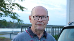 Ossi Aho var besviken med infotillfället och ansåg att hela tillställningen var lite konstig. En skallig man med glasögon.
