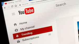 65 procent av finländarna i åldern 15-74 tittar på någon form av strömning en genomsnittlig dag. Youtube är det populäraste alternativet. Ingångssidan på Youtube.