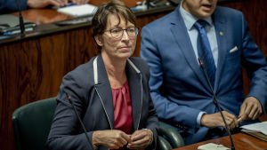 Kristdemokraternas ordförande Sari Essayah är inte övertygad av Marins förhandlingsresultat. Sari Essayah eduskunnassa 12.9.2019