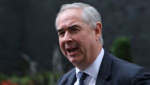 Justitiekansler Geoffrey Cox blev utsatt för hård utfrågning i parlamentet, och svarade yvigt och högljutt. Geoffrey Cox 25.9.2019