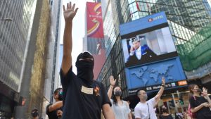 Protesterna fortsätter Demonstranter protesterar mot maskeringsförbud i Hongkong 4.10.2019