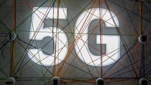 5G nätverk har fått folk att hitta på konspirationsteorier överallt i världen. Bild av 5G-logo vid teknologimässan MWC 2019 i Barcelona i februari 2019.