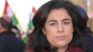 Seida Sohrabi är både sorgsen och glad över att se så många stöda kurderna. Seida Sohrati