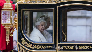 Drottning Elisabeth II lämnar Buckingham Palace för att hålla sitt tal i parlamentet 14.10.2019 Drottning Elisabeth II lämnar Buckingham Palace för att hålla sitt tal i parlamentet 14.10.2019