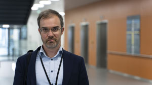 - Det här är inget stort problem, snarare en fadäs, säger överläkare Roope Leppänen vid Esbo sjukhus. henkilökuva