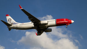 Flygbolaget Norwegian haft jultrafik vid Vasa flygplats. Norwegians Boeing 737 på väg att landa på Helsingfors-Vanda flygplats (arkivbild)