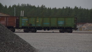 Ryska tågvagnar som transporterat antracit till Koverhar hamn i Hangö. En tågvagn som hämtar antracit till Koverhar hamn.