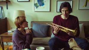 Adam Driver och Scarlett Johansson spelar ett par som ligger i skilsmässa. Scarlett Johansson och Adam Driver i filmen Marriage Story.