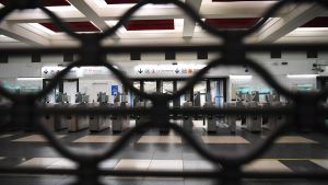 En tom metrostation under strejken En tom metrostation under strejken i Paris 5.12.2019