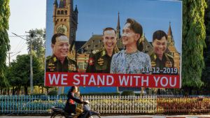 Plakat som stöder Aung San Suu Kyi 28.11.2019. Hpa-an, i delstaten Kayin, Myanmar. Plakat som stöder Aung San Suu Kyi 28.11.2019. Hpa-an, i delstaten Kayin, Myanmar.