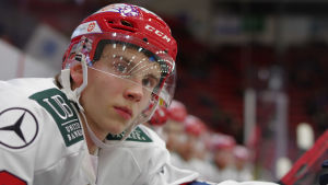 I HIFK blev det 0 + 2 = 2 poäng på 4 matcher. Brad Lambert sitter på bänken.