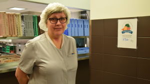 Husmor Agneta Lindroos hoppas att både hemmen och skolan diskuterar hur man ska få matsvinnet att minska. Agneta Lindroos.