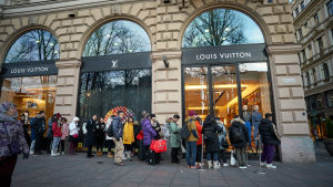 Kiinalaiset jonottavat laukkukauppaan