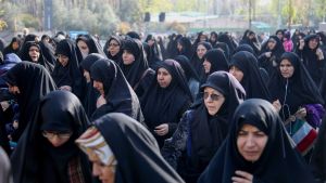 Iranska kvinnor demonstrerar mot USA i Irans huvudstad Teheran 3.1.2020 Iranska kvinnor demonstrerar mot USA i Irans huvudstad Teheran 3.1.2020