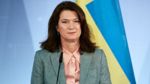 Ann Linde menar att Sverige fortfarande ser Gui som svensk medborgare, oberoende av de kinesiska påståendena om att han har avsagt sig sitt medborgarskap. Ann Linde