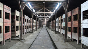 Fångbaracker på förintelselägret Auschwitz-Birkenau. Nazisterna mördade över sex miljoner människor under andra världskriget, de flesta judar. Fångbaracker på förintelselägret Auschwitz-Birkenau.